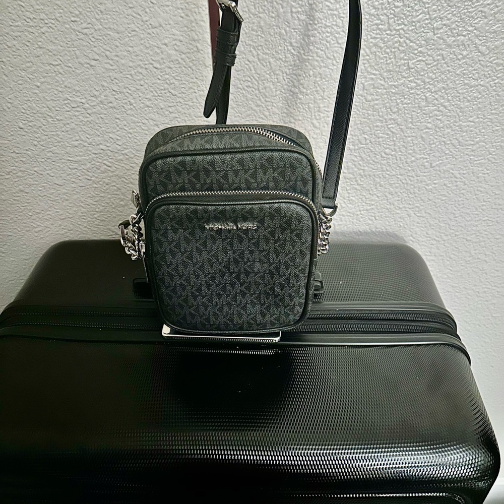 SOLD: Jet Set Travel Medium Logo Crossbody Bag - Picture 8 of 8